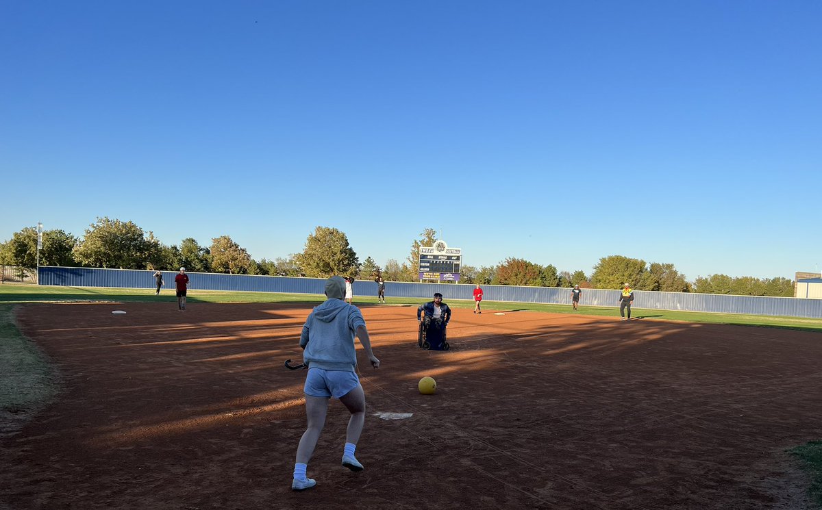 Happy Halloween!! Halloween Game with <a href="/SWOSUBaseball/">SWOSU Baseball</a> was a fun one! 🐶🎃 #Dawgs
