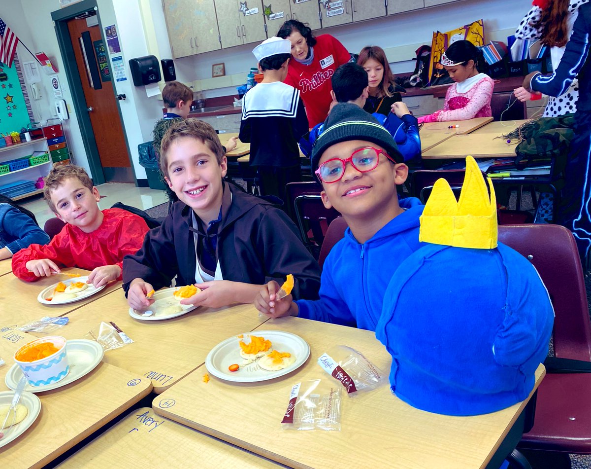 H A L L O W E E N 🎃💀 Today, we enjoyed a fantastic party including cookie decorating, bingo, and creating Halloween necklaces along with our annual parade and even a little dance party! Check out these cool costumes! <a href="/ChaddsFordUCFSD/">Chadds Ford</a> @UCFSD #Halloween #4thGrade