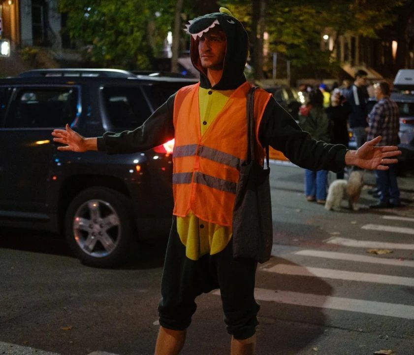 threeethan's tweet photo. Traffic safety lizard https://t.co/UELSFBlQPz https://t.co/y6oKjNd5lg