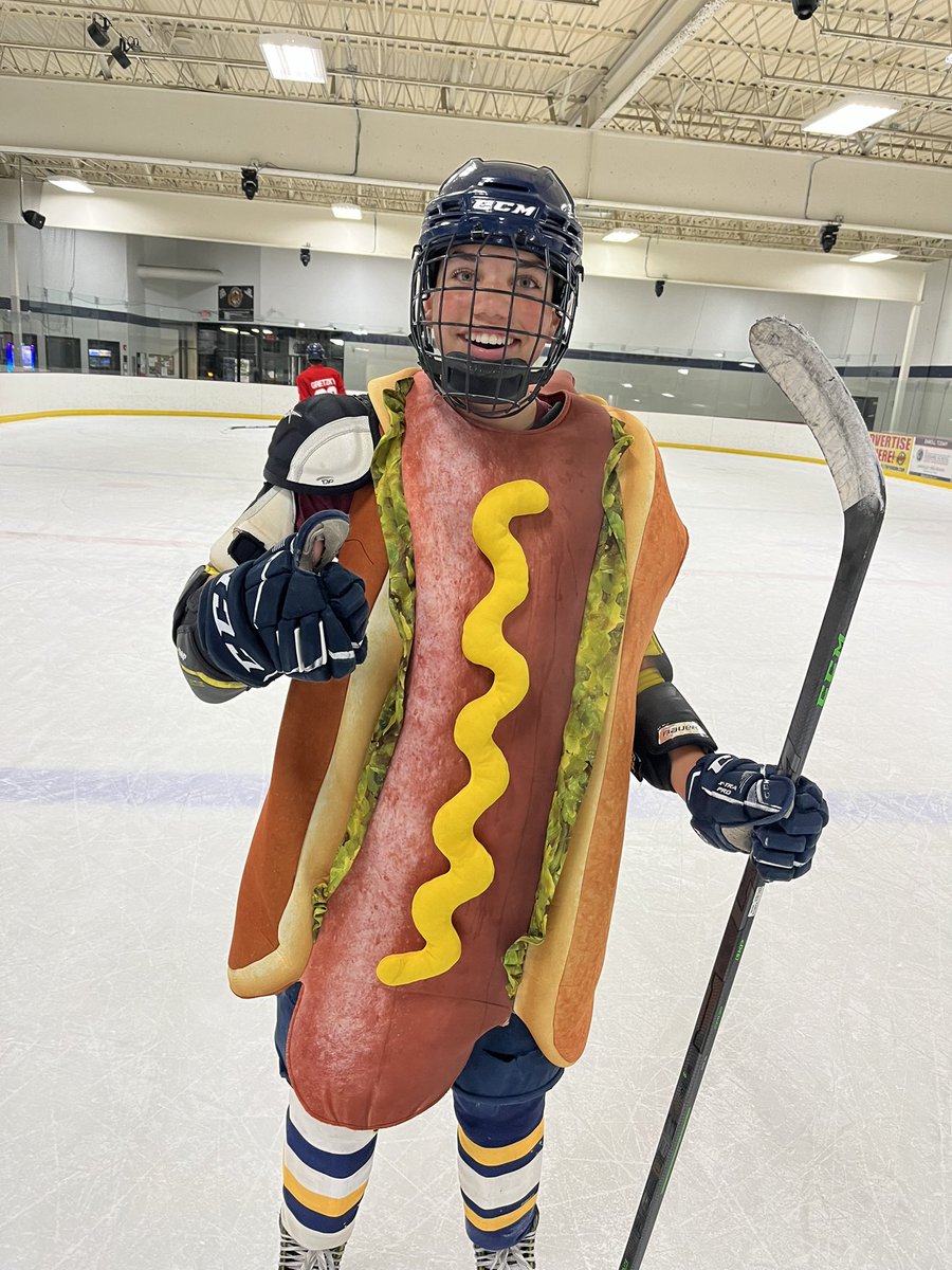 Fun skate to celebrate Halloween and another 2 wins this weekend. Willy wins best costume! #BuildfromWithin <a href="/YouthHockeyHub/">YHH</a> <a href="/FollowThePuck/">FollowThePuck 👻</a> <a href="/PondhockeyMN/">The Pond</a>