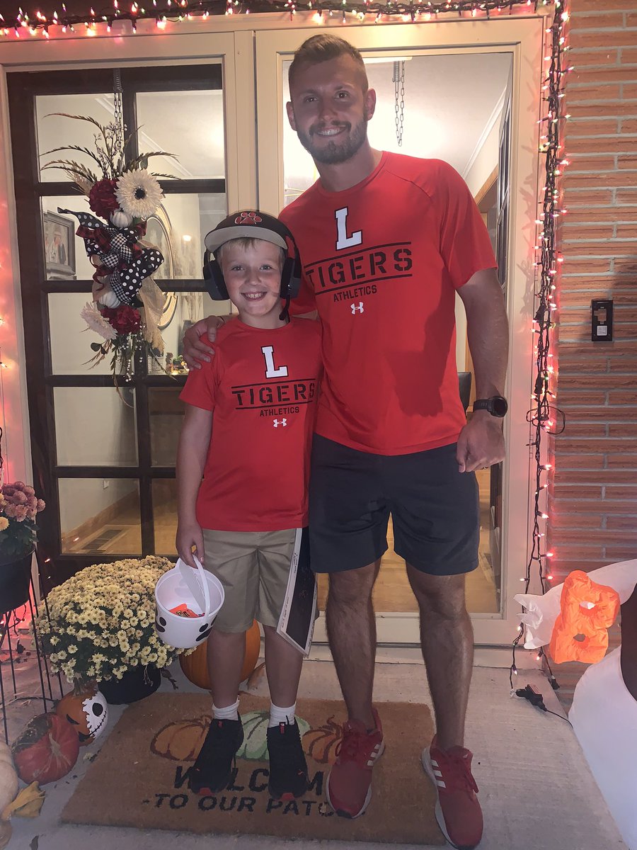 LamarTigersFB's tweet photo. Coach Beshore had a special trick or treater tonight that happened to match him perfectly! Great Job Brady Powell!! The Brotherhood wishes everyone a happy and safe Halloween! #BrotherhoodStrong🎃🐅🏈 https://t.co/9TUGIwrZNV