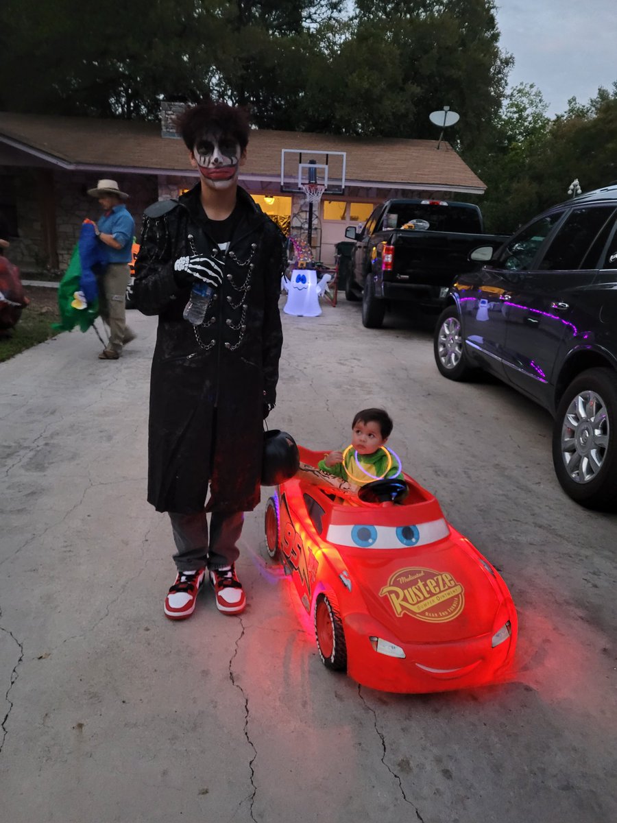Carter6972Tx's tweet photo. Happy Halloween 🎃 https://t.co/1FNDzdsmuB