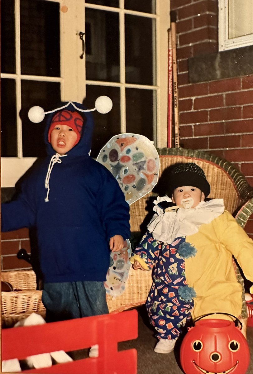 YogaMom8's tweet photo. #HappyHalloween   #Throwback to when my babies @danielhkwan and @jamiemkwan didn’t mind wearing the homemade butterfly and clown costumes made by @CalculateTravel #momlife #Halloween2022 https://t.co/M1O0Ootl3c