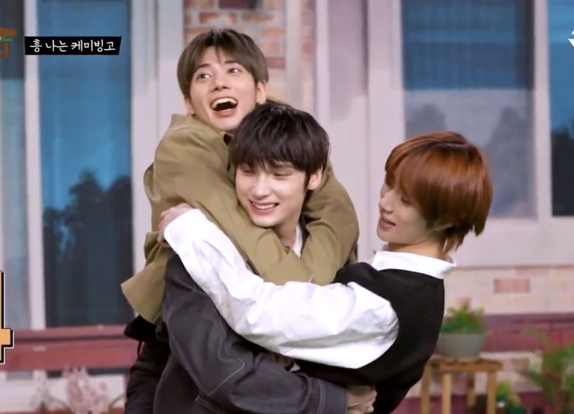 TXTUNOFFlClAL's tweet photo. we bare bears 🥹

#MAMAVOTE #txt https://t.co/Jl7coX6ePA