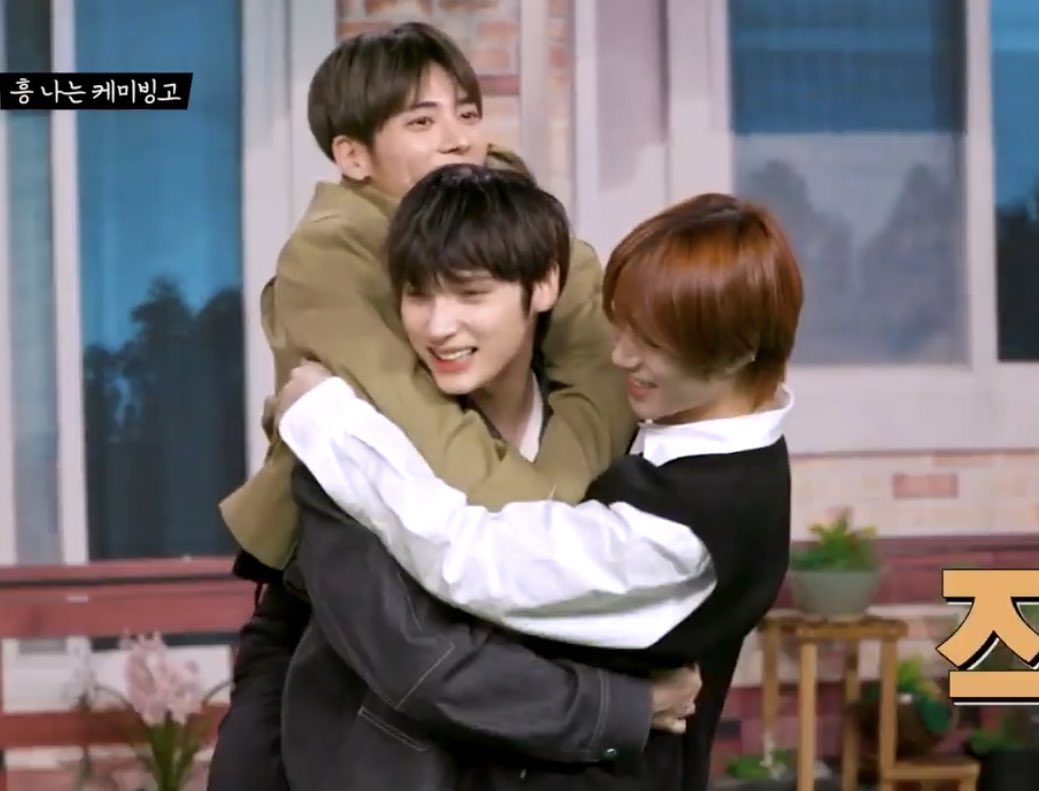 TXTUNOFFlClAL's tweet photo. we bare bears 🥹

#MAMAVOTE #txt https://t.co/Jl7coX6ePA