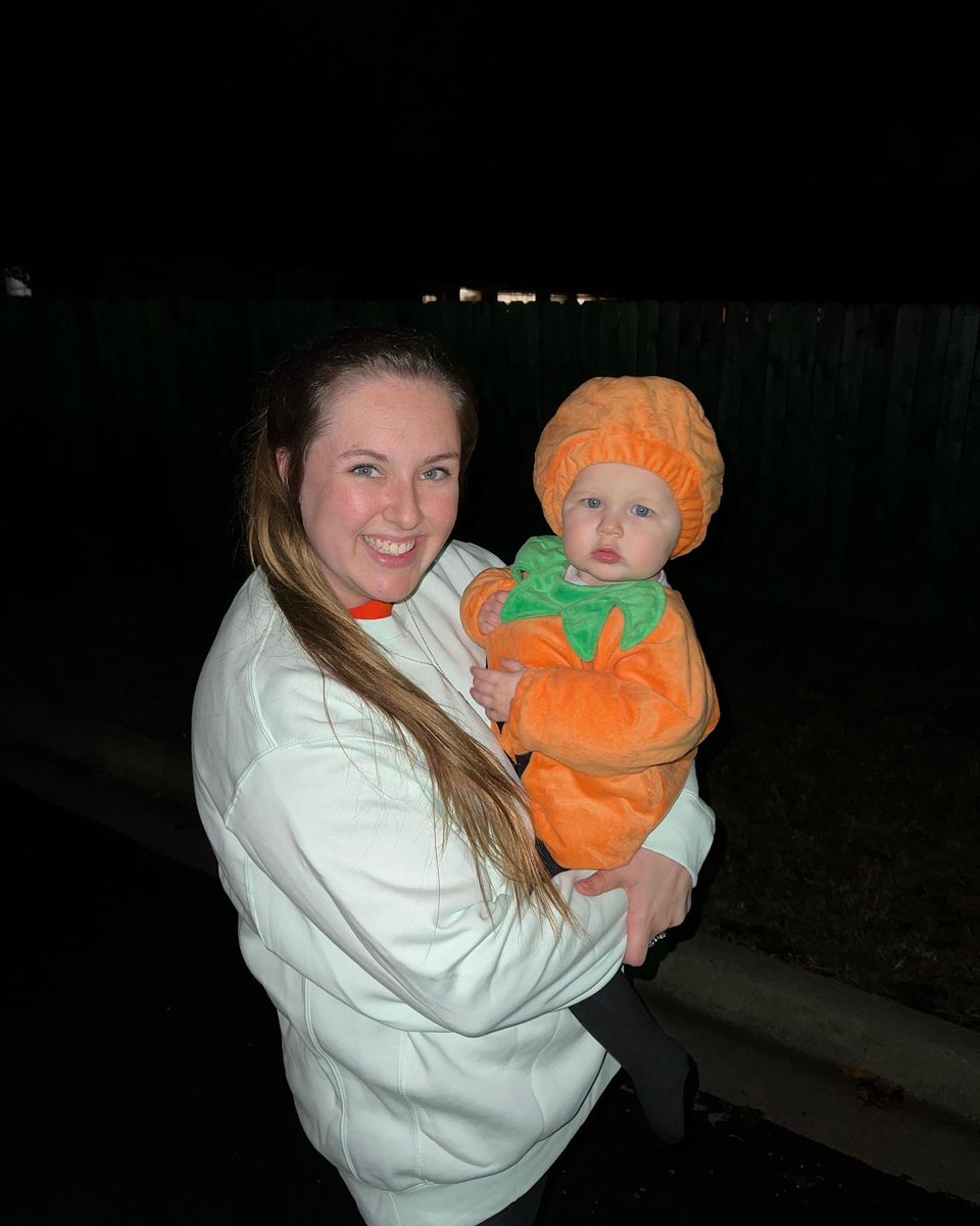 caitvecsey's tweet photo. Happy Halloween from this little first timer! 🎃🤍 https://t.co/0VykGVVAYJ