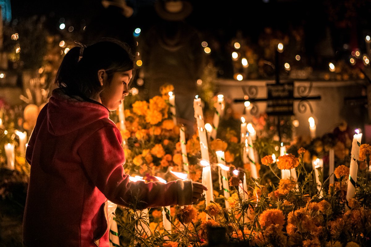Red_HD's tweet photo. Con motivo del #DiaDeMuertos en México te compartimos parte de la colección de #LANMO en la que podrás escuchar sones purépechas de Michoacán De Ocampo ejecutados durante la celebración.
🔗https://t.co/OBzmpNS8K9
📷: Jhovani Morales
#humanidadesdigitales https://t.co/Krt2oQnx4M