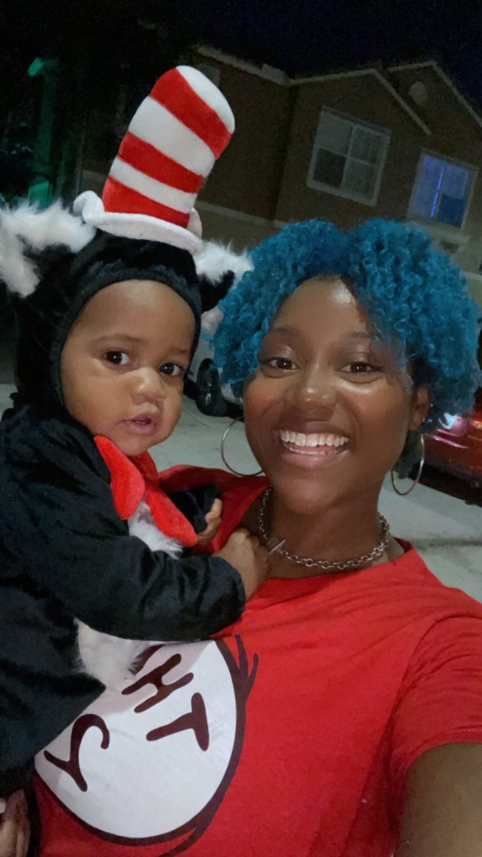 BeautifulMonti's tweet photo. I colored my hair blue just to be Thing 2 for a few hours while my son was Cat in the Hat! #ProudMama #DrSeuss #Thing2 #HatintheCat https://t.co/cUVM4UyojC