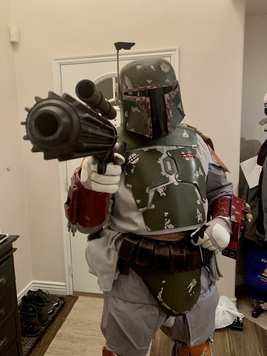 JeffMotor1's tweet photo. Quite the haul tonight.  All too easy! #halloween #starwars #BobaFett https://t.co/wLGhEZynxX