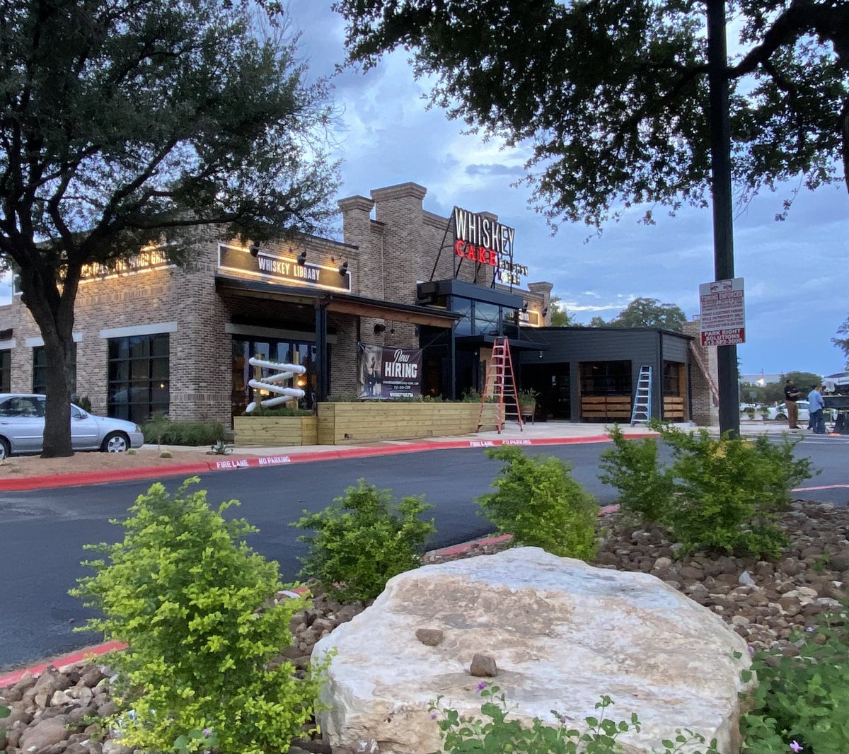 JMKdevelopment's tweet photo. New Whiskey Cake - Roundrock, TX #restaurant #whiskey #CAKE https://t.co/qdCLeSde84