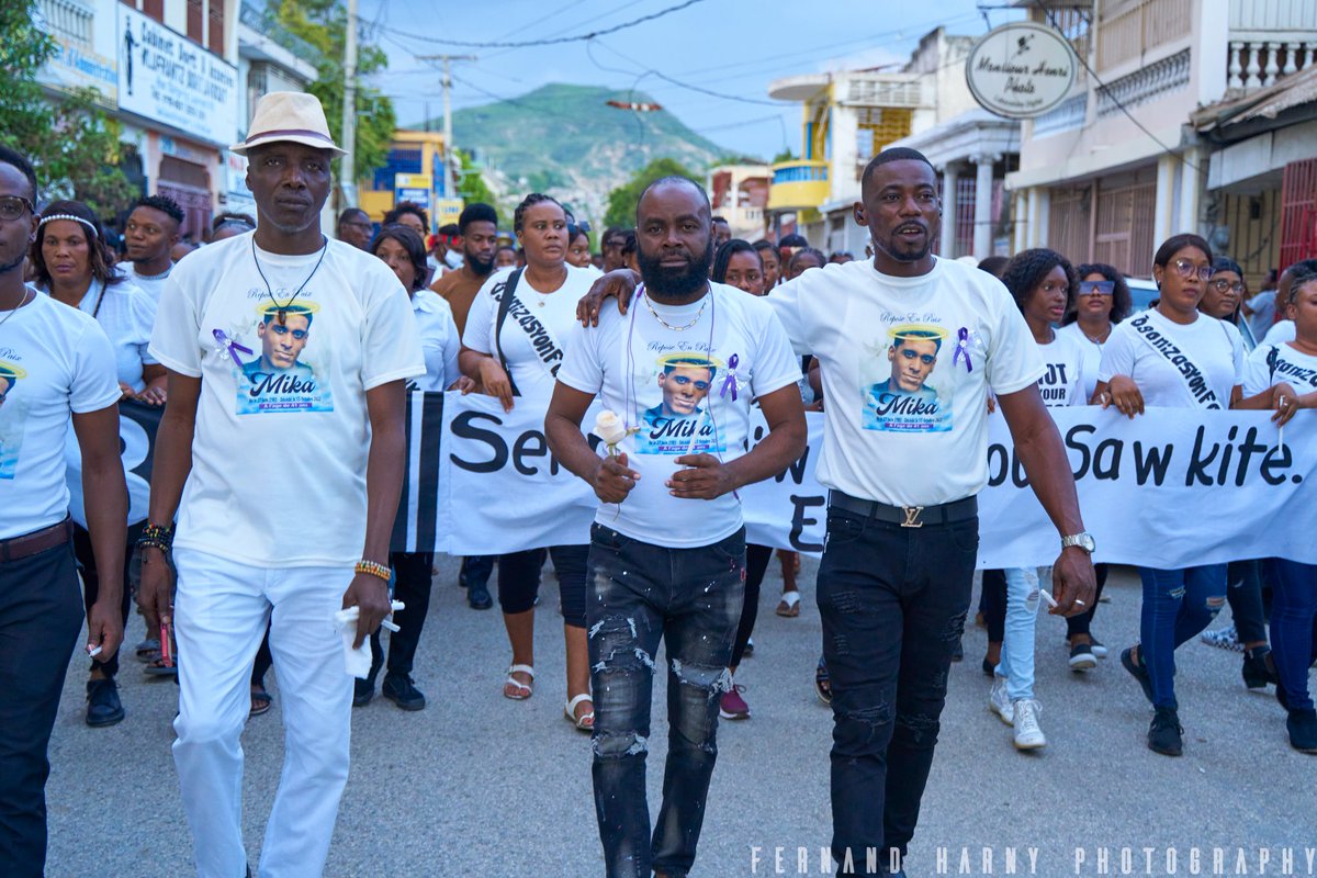 dave_lighting's tweet photo. Pou Lanmou ak Lonè, Dave Lighting te patisipe Nan Omaj MIKABEN ki te Fèt Dimanch 30 Oktòb sou Plas PHILIPPE GUERRIER.

 Yon Aksyon ki temwanye lanmou ak Rekonesans Moun Senmak anvè Memwa Michael Benjamin ak Fanmi BENJAMIN. https://t.co/tzrZ1O2hrp