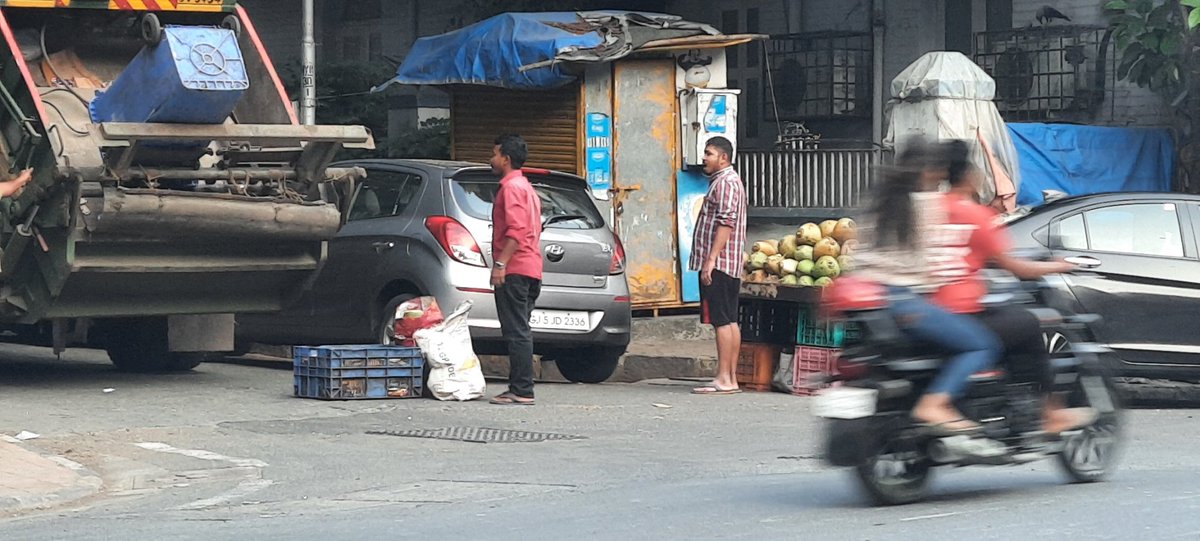 Better4Gamdevi's tweet photo. @mybmcWardD @MumbaiPolice @mayor_mumbai @MPLodha
Encroachment on the road at Vachha Gandhi Marg Need Immediate Action ( 😂VIP SERVICE & LICENCE GIVEN by BMC ❓️@mybmc @mybmcSWD – at Vachha Gandhi Marg https://t.co/XitixMT9Ie