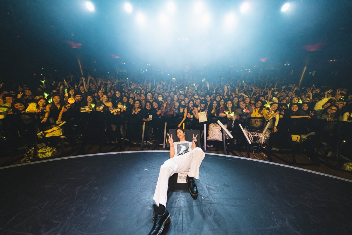 DNAmngmnt's tweet photo. Love you Seattle 🖤 Thank you for an unforgettable night. 

#MarkTuan #Mark
#theotherside #theothersidetour 
@marktuan https://t.co/P0B3GW7ZwH