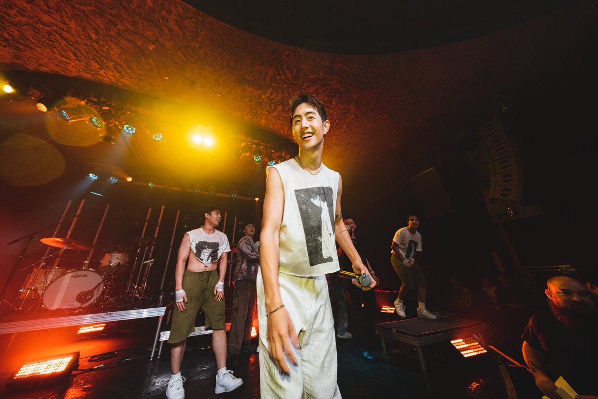 DNAmngmnt's tweet photo. Love you Seattle 🖤 Thank you for an unforgettable night. 

#MarkTuan #Mark
#theotherside #theothersidetour 
@marktuan https://t.co/P0B3GW7ZwH