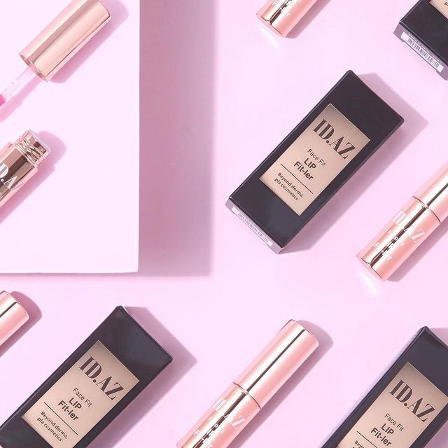 idPLACOSMETICS_'s tweet photo. #idPLACOSMETICS の #リップフィラー は、唇の #乾燥 を防ぎ唇を滑らかにしてくれる効果があります👄
また、カラーもクリアとピンクとなっているため、シーンにもあわせて使い分けることも可能です🫶
ぜひ唇のケアもしっかり行い、より素敵な #唇 を目指しましょう🫦 https://t.co/uGuVoBP7gn