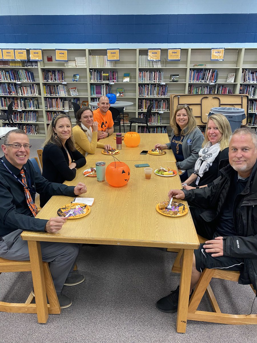 Thank You to <a href="/GrangerIPSD204/">GrangerMiddleSchool</a> Faculty Council For the Halloween Breakfast! #Halloween2022 🧡👻🖤