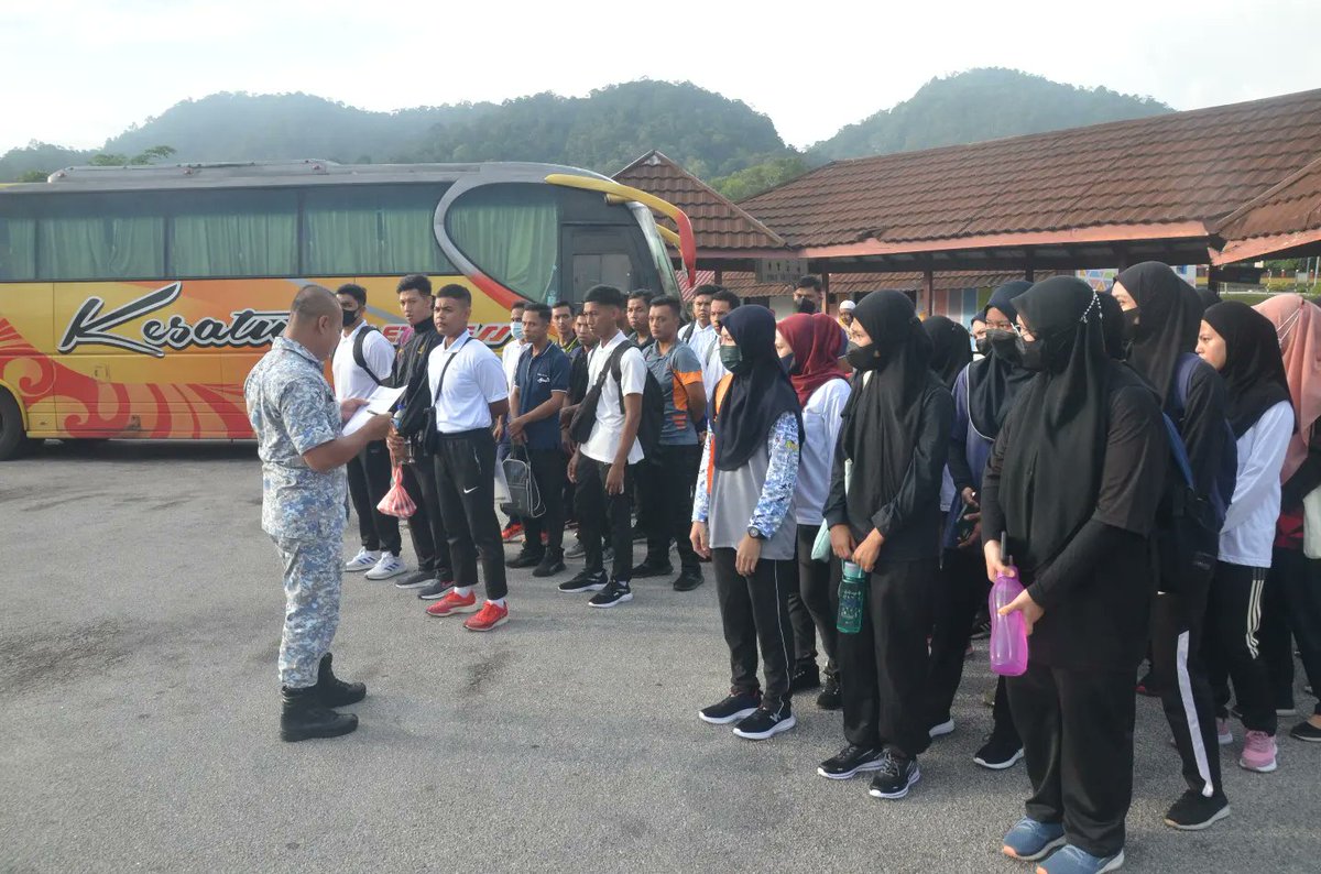 KdManjung's tweet photo. Pada 29. Oktober . 2022 Unit KD SRI MANJUNG telah melaksanakan Pengambilan Pegawai Kadet dan Perajurit Muda PSSTLDM KD SRI MANJUNG bagi siri 02/22.
Seramai 53 dipanggil untuk menghadiri temuduga daripada jumlah itu, seramai 45 orang telah terpilih untuk ke peringkat seterusnya. https://t.co/rnD27zaPPK