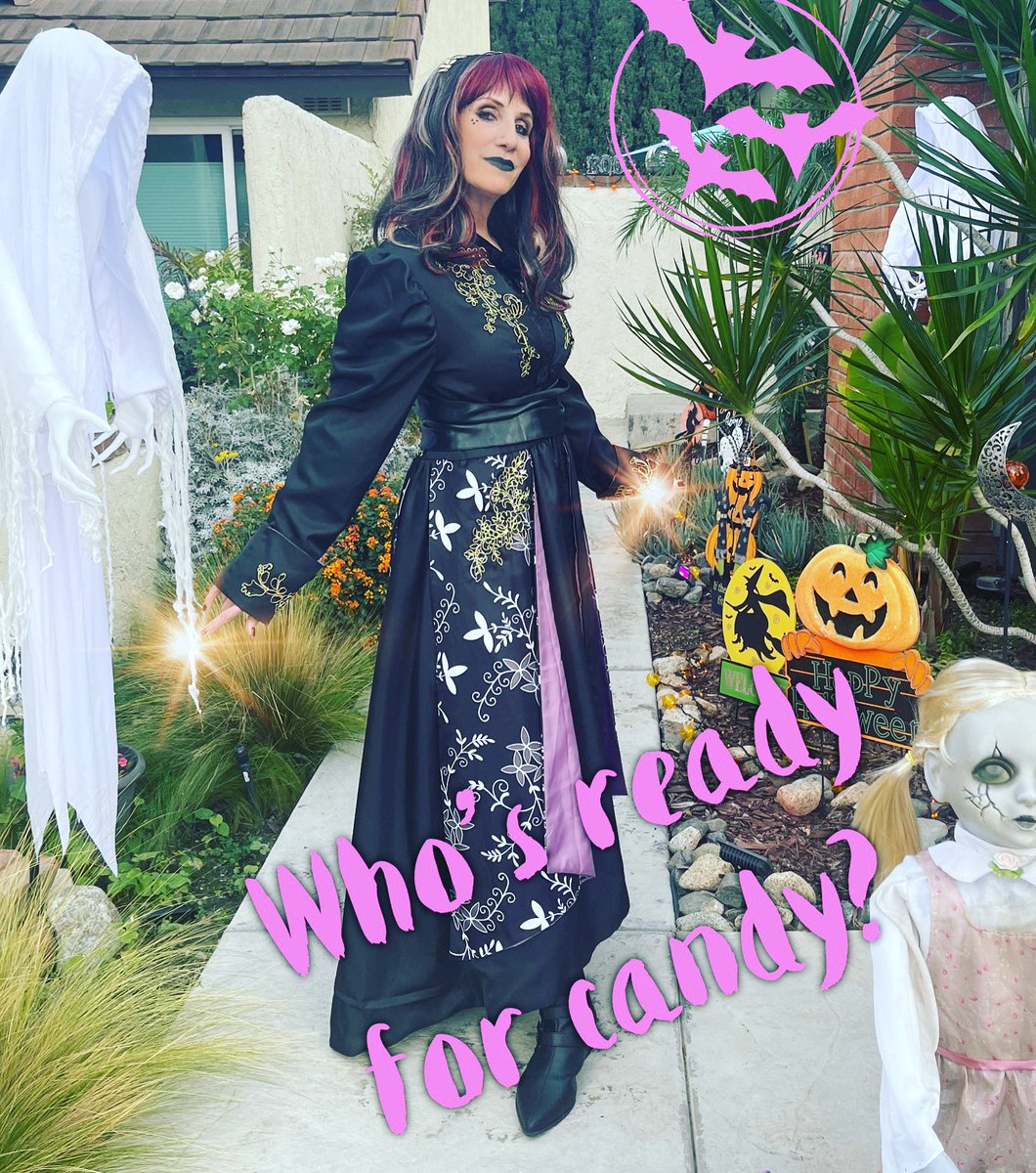 Happy Halloween, everyone!!