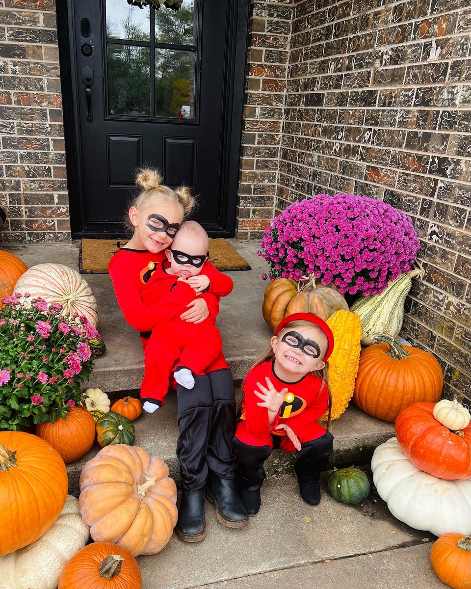 Koriekatelyn's tweet photo. Happy Halloween 🎃👻 https://t.co/5WFIWMwuOu