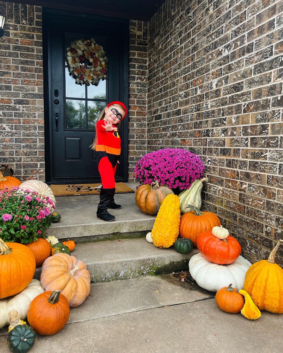 Koriekatelyn's tweet photo. Happy Halloween 🎃👻 https://t.co/5WFIWMwuOu