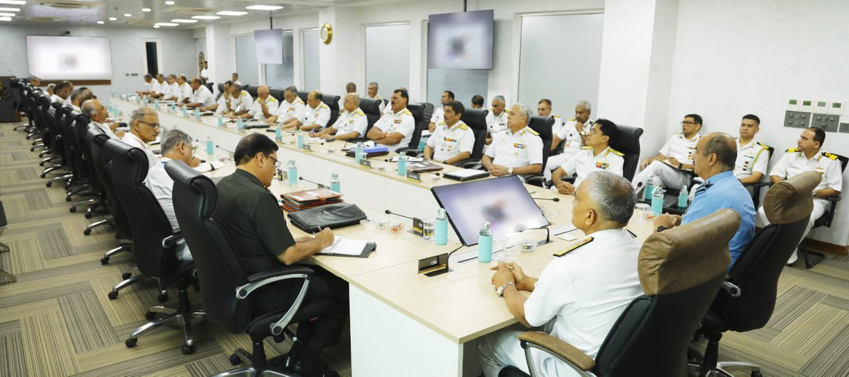 indiannavy's tweet image. Air Chief Marshal VR Chaudhari #CAS interacted with the naval commanders on Day 1 of the #NavalCommandersConference.  Deliberations on avenues of augmenting #TriService #synergy &amp;amp; readiness towards the defence of the nation &amp;amp; #India’s national interests .

@IAF_MCC
#Jointness