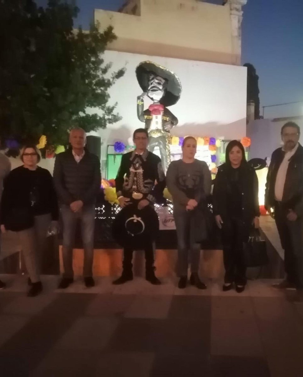 aechavez_betty's tweet photo. Dentro del evento Festival de los Muertos 2022 en el Palacio Alvarado, nuestros maestros y alumnos de la #UTParral participaron en el montaje del #AltarDeMuertos en honor a Vicente Fernandez.
Los invito a visitarnos y conocer un poco de nuestras tradiciones. https://t.co/IE5JvplwuX