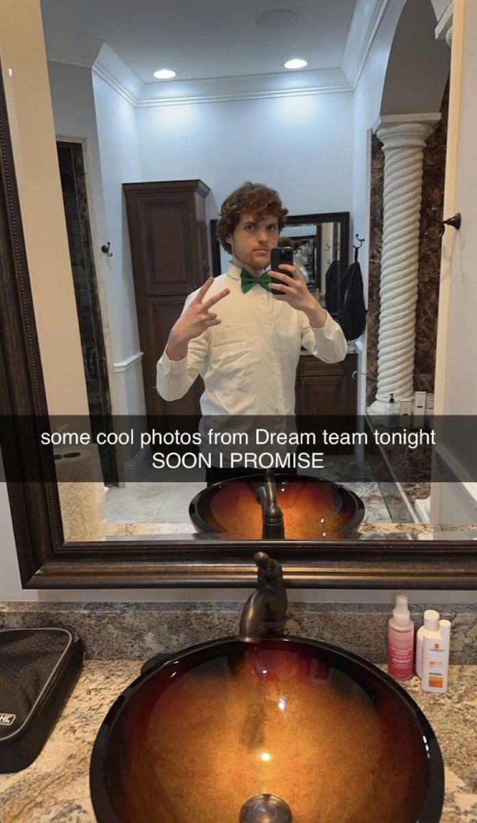 updatesdreamm's tweet photo. (late update) dreams snapchat story! https://t.co/DD4VEnceRQ