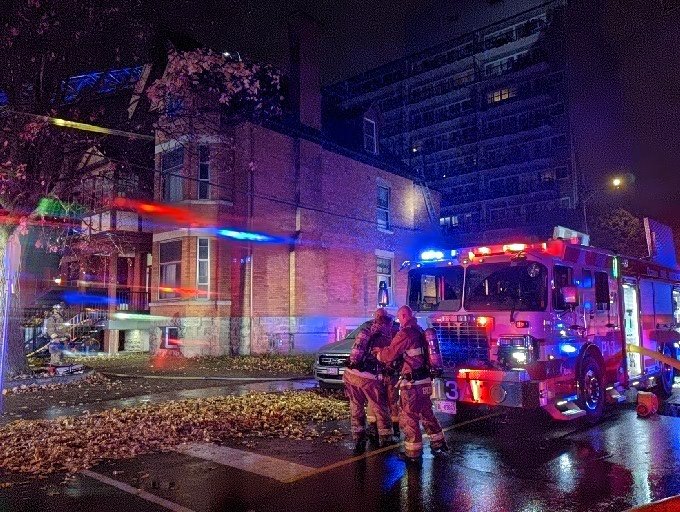 OFSFirePhoto's tweet photo. @OttFire on scene of a Working Fire on Gilmour ST. at MacDonald ST. Fire is under control and has been contained to roof top deck on a 3 storey residential building. No reported injuries. #ottnews #ottawa #OttFire https://t.co/Q1T0FTiJVd