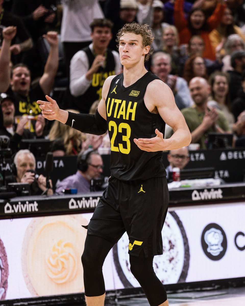 Jazz rout Grizzlies 121-105, improve to 4-0 at home