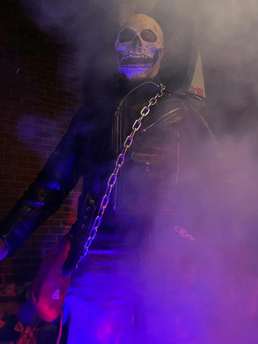 OGJaxxDallas's tweet image. My little brother and his bike got dressed up for Halloween tonight. He did ok. 😒 #oneupper