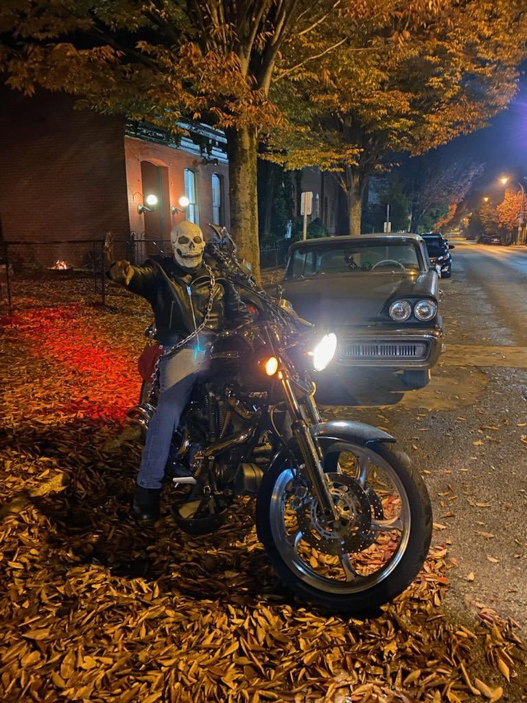 OGJaxxDallas's tweet image. My little brother and his bike got dressed up for Halloween tonight. He did ok. 😒 #oneupper