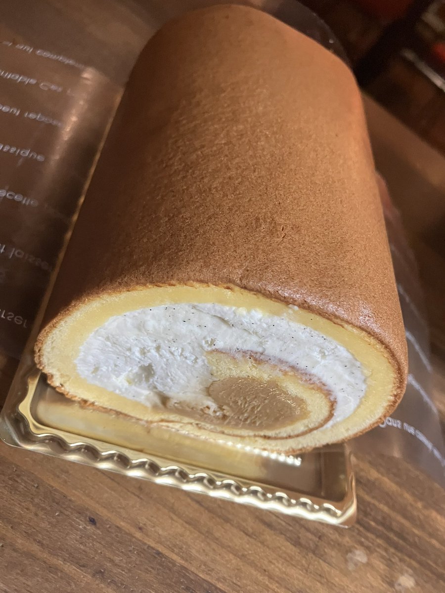 k_kotone0502's tweet photo. 撮影会で頂いたロールケーキ美味しかった♡今日から11月ですね！！気合い入れ直してがんばります💪(  ˙꒳​˙💪  ) https://t.co/49zbN2Dc7u