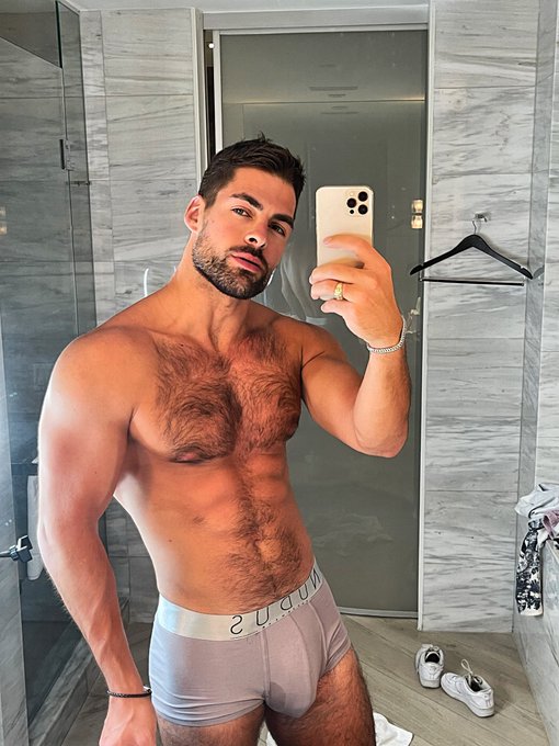 Little night selfie ❤️📸 Good night beautiful world https://t.co/wwKGEt4HHv<a href="/tag/model"class="tags"><span>#model</span></a><a href="/tag/bookcover"class="tags"><span>#bookcover</span></a><a href="/tag/romancebook"class="tags"><span>#romancebook</span></a>