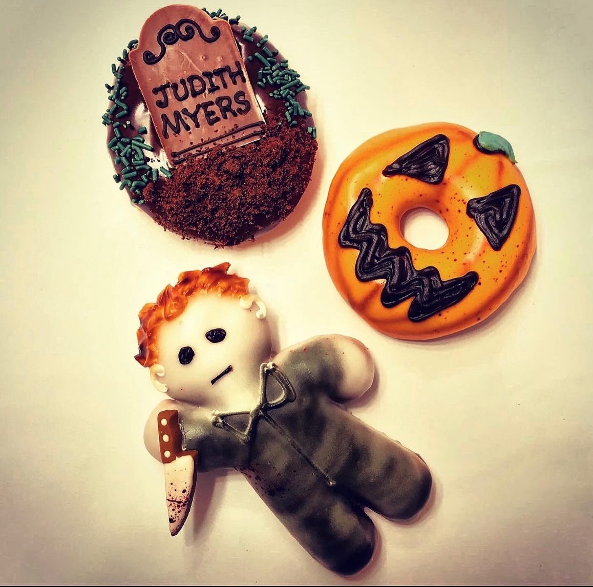 #HappyHalloween ! 🍩🖤🎃