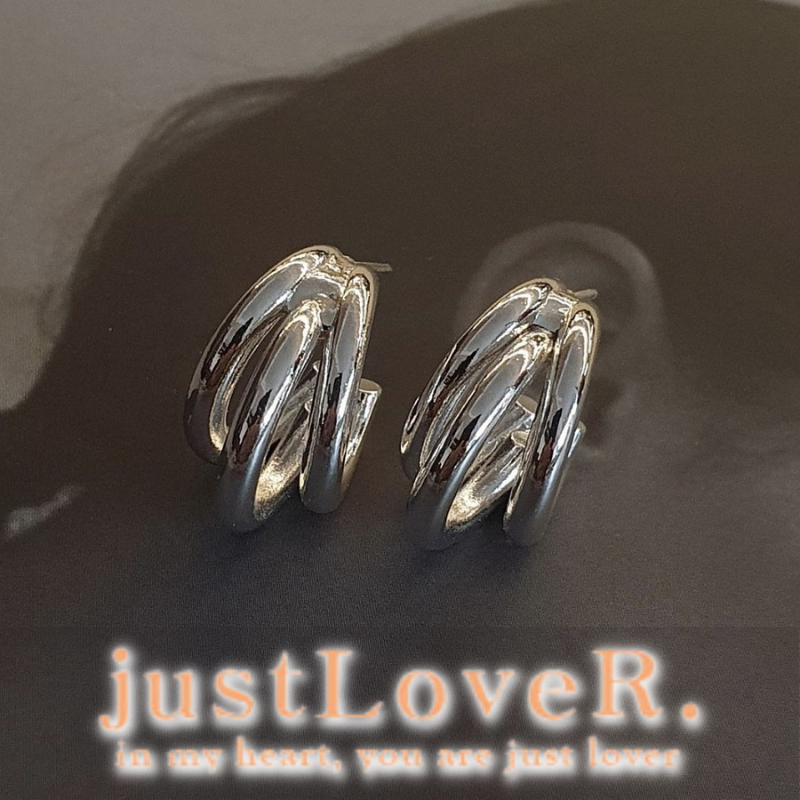 matildadept's tweet photo. 🎁関西出店記念プレゼント企画🎁

BTS のジミンが MUSIC BANK などで着用していた justLoveR. ( ジャストラバー ) のテイトピアスを抽選で1名様にプレゼント。

応募方法
▷ @matildadept をフォロー
▷ 対象の下のツイートをRT

応募〆切
▷ 11/08(火) 20:00

応募通知
▷ 11/09(水) DM https://t.co/p0xZnnPITP