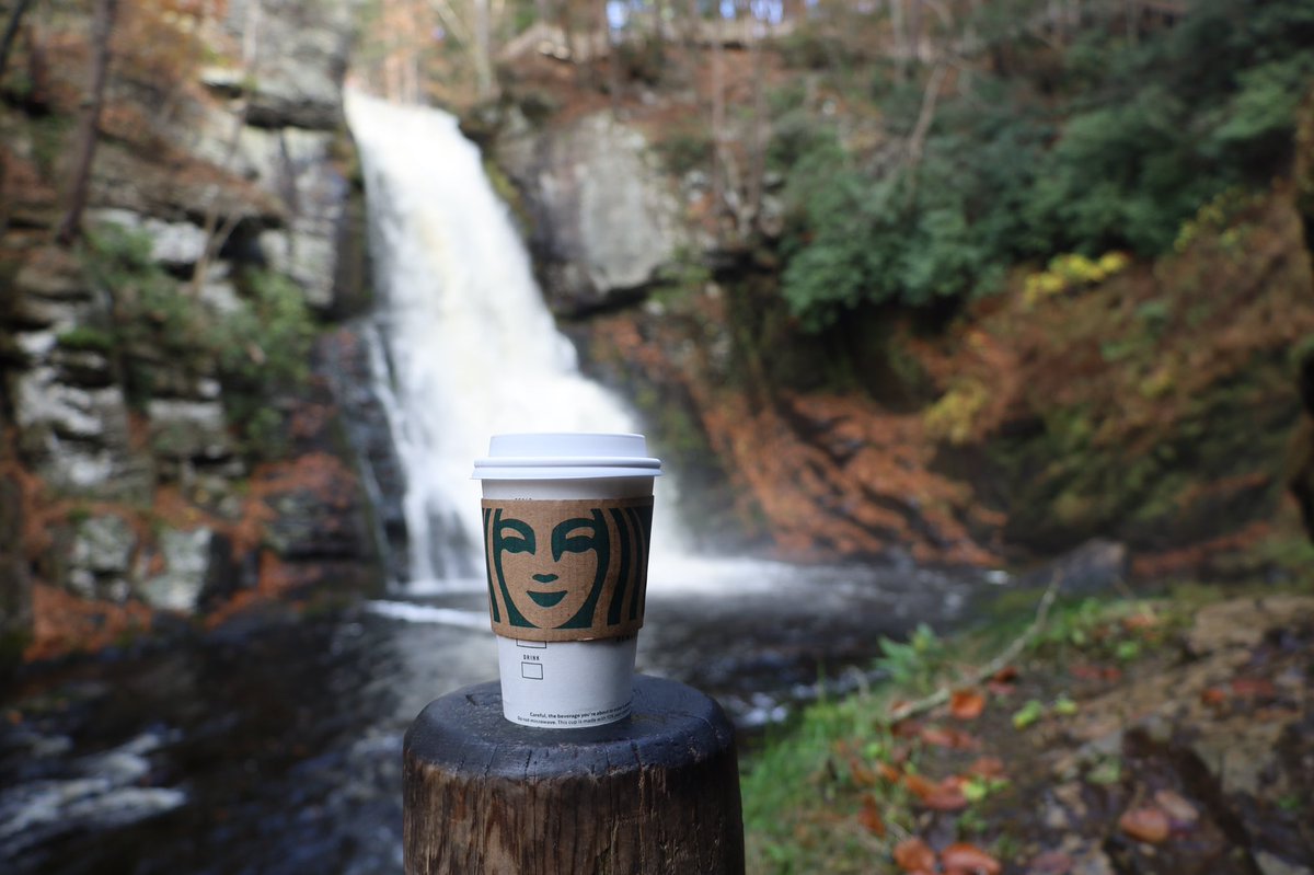 MaedaYukimi's tweet photo. スタバの女の人と一緒にいろんな場所から写真撮ってみました。
#pocono #Bushkillfalls #Starbucks https://t.co/K2ugkCU7OB