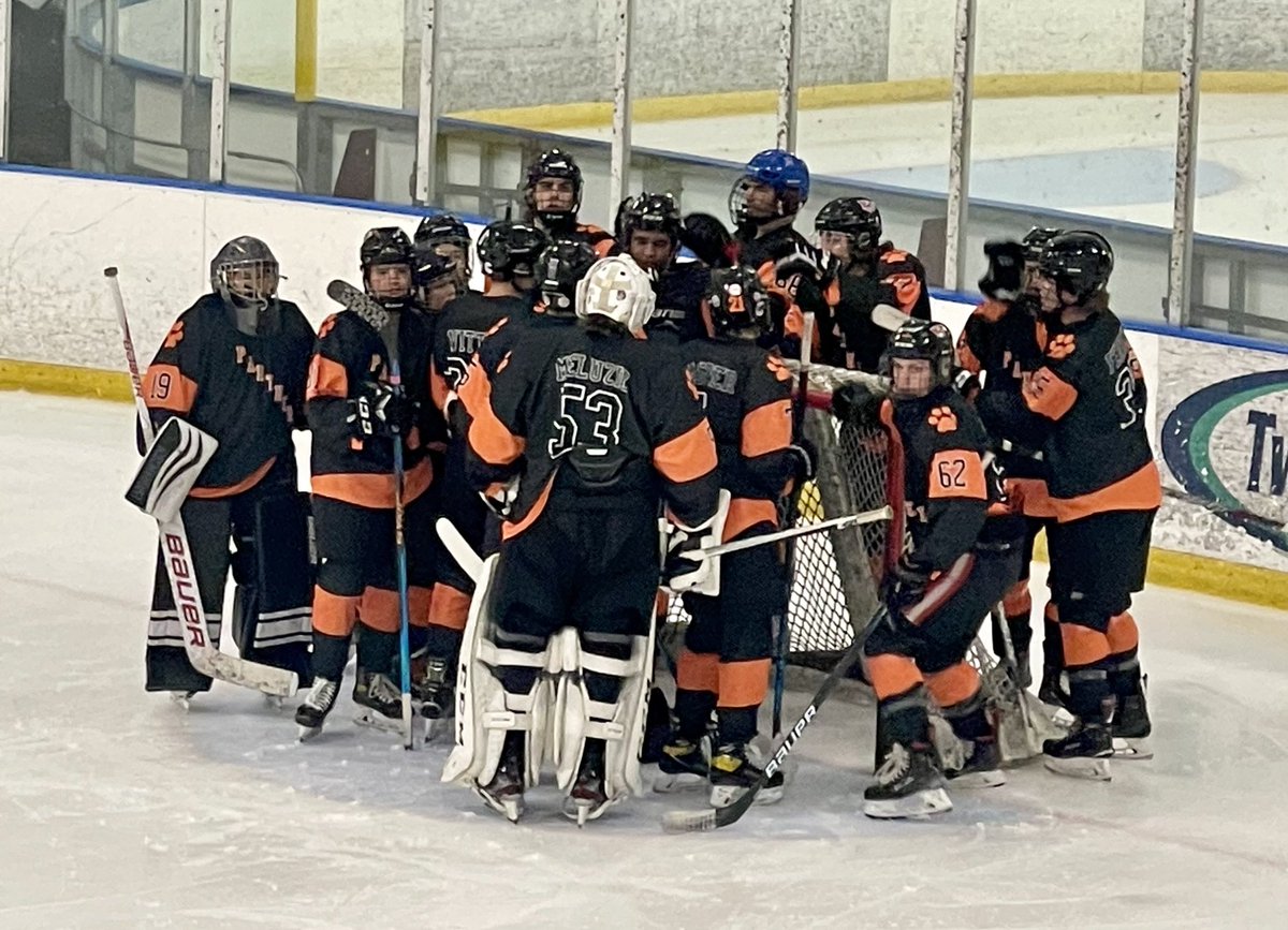 #CYPuck came away 6-2 winners tonight at <a href="/TwinPondsSports/">Twin Ponds Ice Arena</a> against West Shore in <a href="/CPIHLOfficial/">CPIHL Hockey</a> action on a hat trick by Anthony Woodard and 24 saves by goalie Justin Meluzio