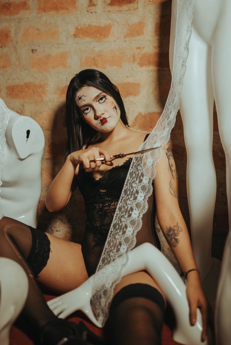 MORBOLIVE's tweet photo. Photoshoot Halloween🎃👻
#Halloween2022 https://t.co/bpbJRs8BC1