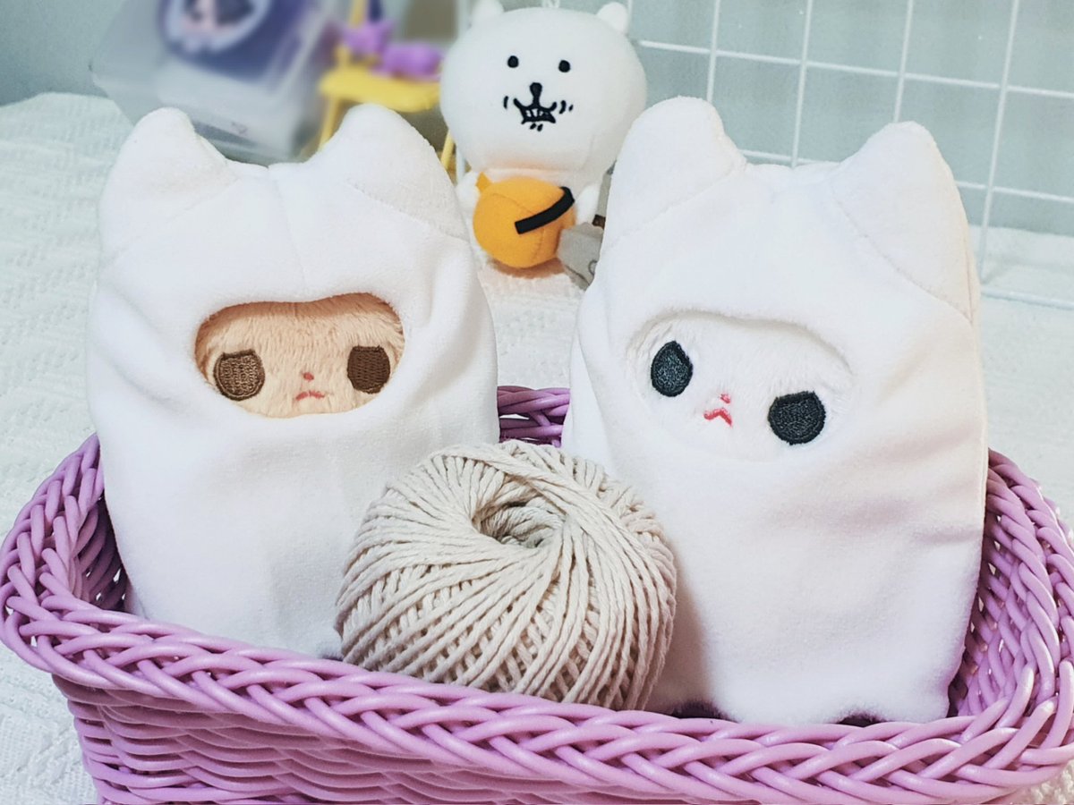 묘령망토 와서 호다닥 댕뵤 입혀보기
솜솜마을은 찰떡인데 쪼금 큰 솜솜청려는... 안맞아🥲 15cm두 살걸그랬다