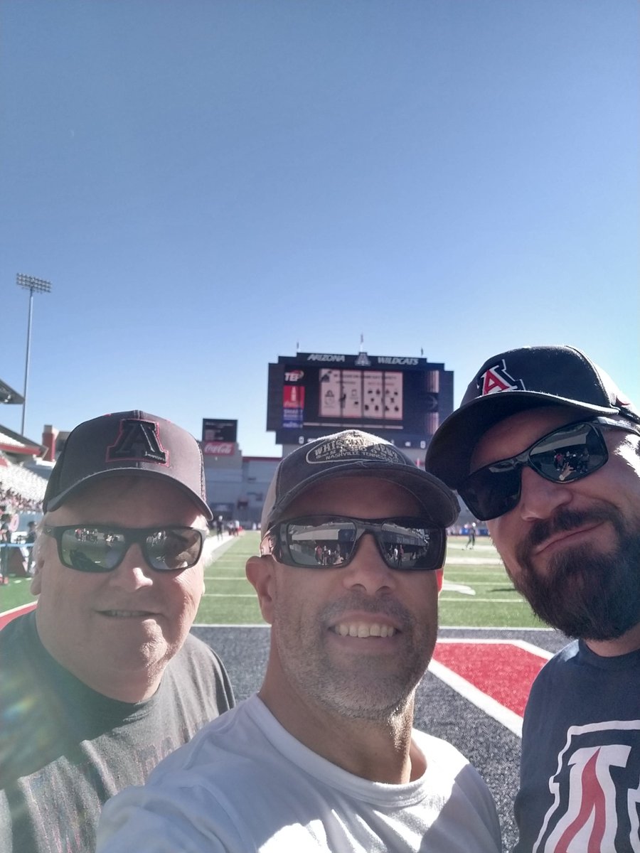 Wanted to say a huge THANK YOU to <a href="/ArizonaFBall/">Arizona Football</a> for welcoming us this weekend and really going out of your way to make us feel at home at the facility and the game. Thanks to my new buddy <a href="/coach_bicknell/">Cason Bicknell</a> Last a special thank you to my guy <a href="/FeldermannJamie/">Jamie Feldermann</a> - so proud of you man!!