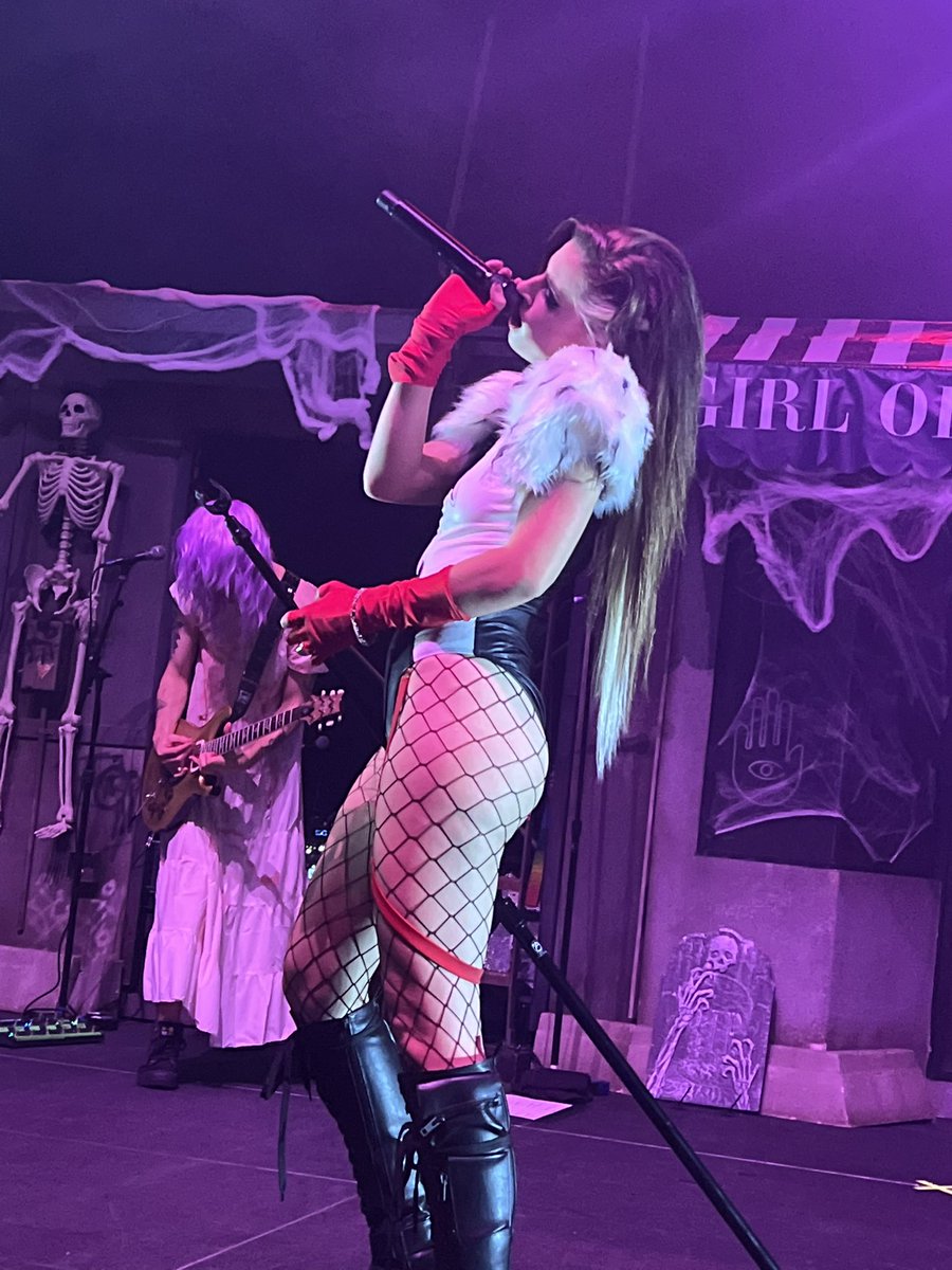 ShanHott27's tweet photo. #fletcherween left me shook https://t.co/vBGFEnTlS1