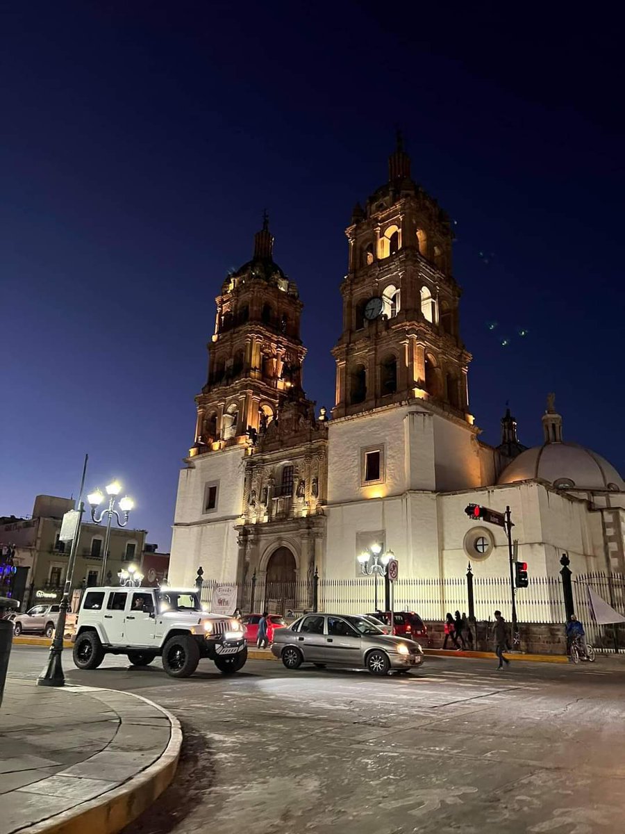 yo_durango's tweet photo. El último anochecer de Octubre 2022 🌙✨ #Durango https://t.co/4rcA7XzaKp
