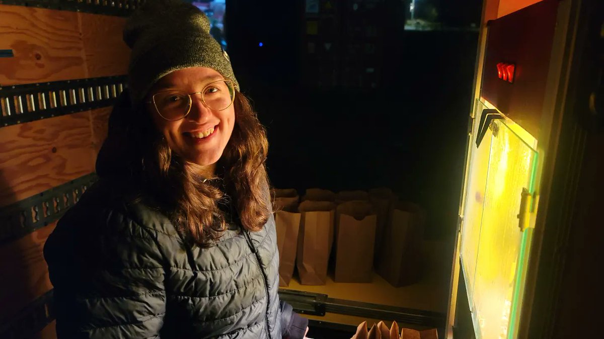 It was a fun and busy weekend full of movie nights. Amy put a smile on everyones face serving our delicious popcorn 🍿