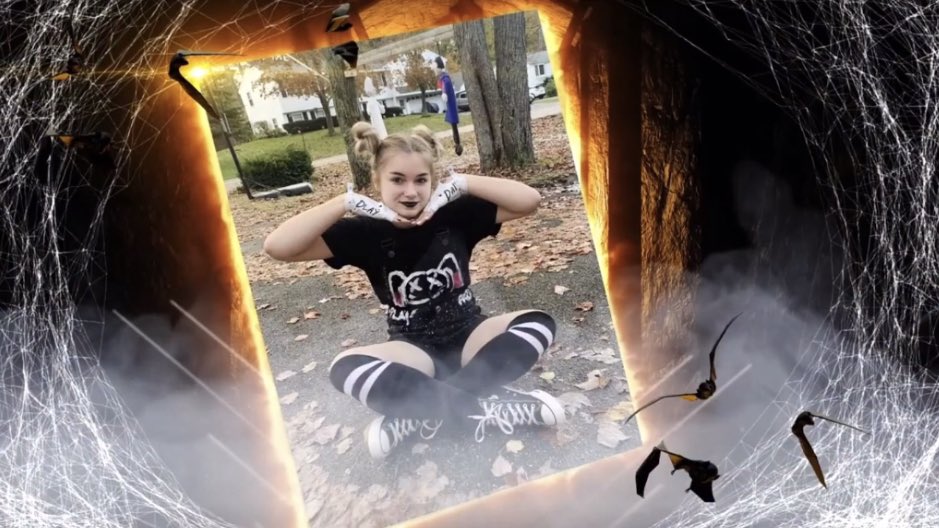 _katelynweeks's tweet photo. Coolest thing ever being featured in @AlexaBliss_WWE’s entrance 🖤 https://t.co/nI94dVvUBP