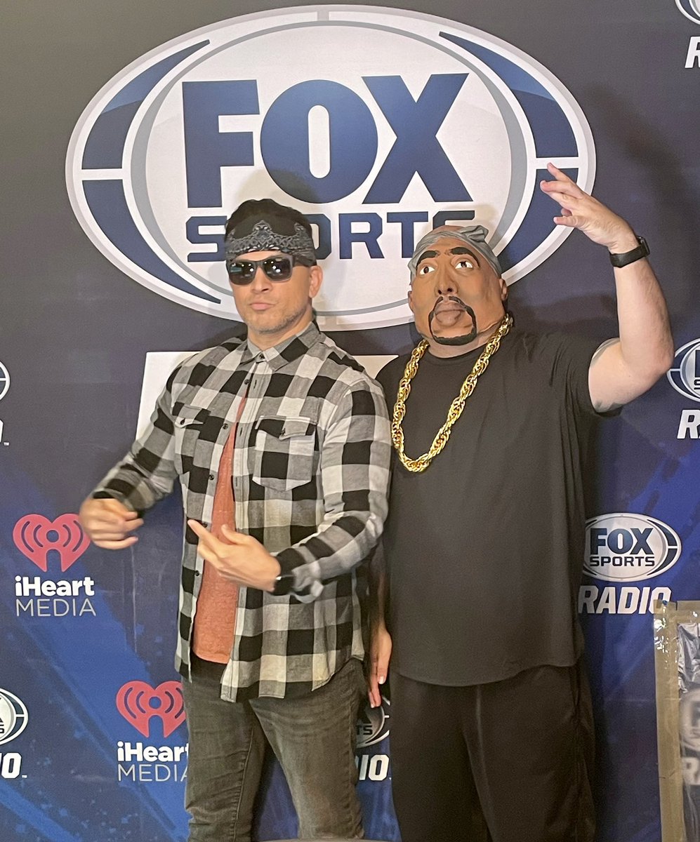 stevecovino's tweet photo. π» West Siiiiide! A Vato Loco FOREVERRR & Tupac (@DannyGradio). Somethings better than nothing for Halloween right? We discussed this & more on @foxsportsradio @CovinoandRich- https://t.co/FMNvoHEZ5Y #SickAssFoo #VatosLocos #Halloween π https://t.co/3YrIKocY3s