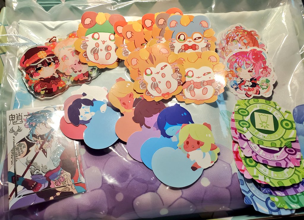 My package from @Chunnyeol arrived and I love all of it!!! Thank you ao much for the extra stickers!! My fav in this batch is defs my haori and the palmon charm qwq 💖💖💖