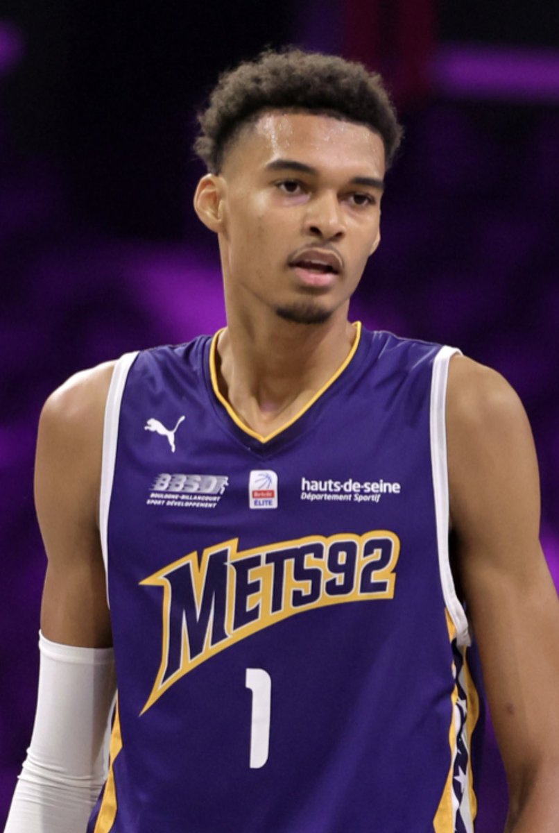 Stevie2Crispy's tweet photo. Time to build through the draft @memgrizz https://t.co/oFCsIpEzZh