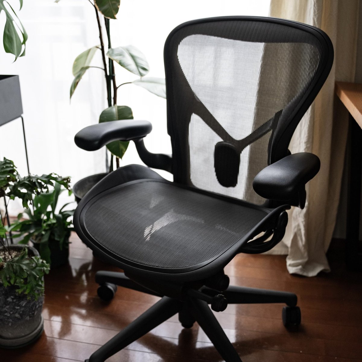 tatsutoron's tweet photo. HERMANMILLER 
Aeron Chair Lite
売りますので興味ある方はDMください🙋‍♂️ https://t.co/KxbHRfFG8Y