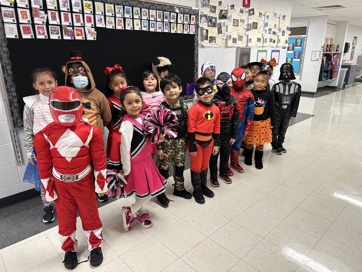 KarenStyz's tweet photo. We had the BEST day! Thank you ⁦@PtoSalt⁩ for our party! Happy Halloween!! ❤️🎃👻 https://t.co/jlmx58amuD