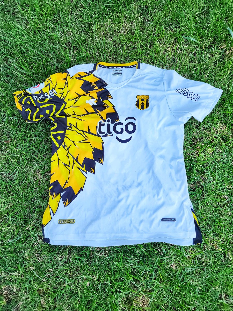 Dhem_boost's tweet photo. #KitOfTheDay 👉🏼 2022 @ClubGuarani, Away Kit by @kyriospy; sponsor by @TigoParaguay; @CocaColaCoPY; Mucha gracias @HugoRicardo1986

#ClubGuarani | #Kyrios | #Guarani🏹 | #CopaDePrimera | #TodoElFútbolConTigo | #CocaCola | #VisionBanco| #Eternos |  #VamosGuaraní | #BadgePorn https://t.co/y8IN1vs7kQ